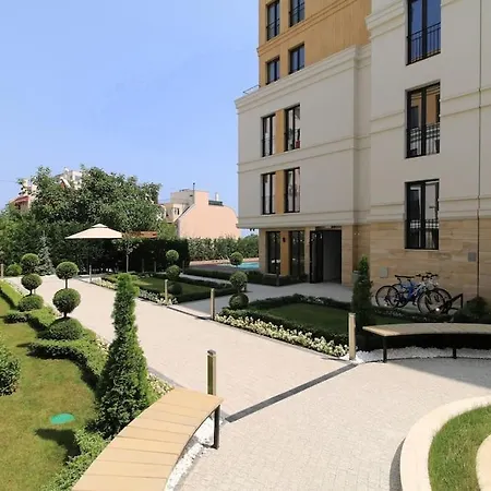 In Evargreen Complex With Terrace * Warna