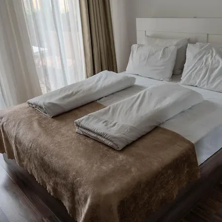 In Evargreen Complex With Terrace * Warna