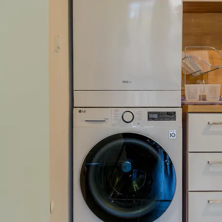 In Evargreen Complex With Terrace * Warna